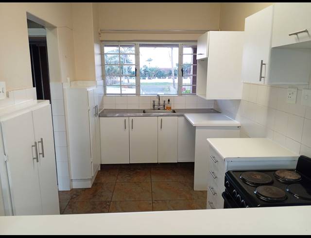 2 BEDROOM FLAT FOR SALE IN BLUFF